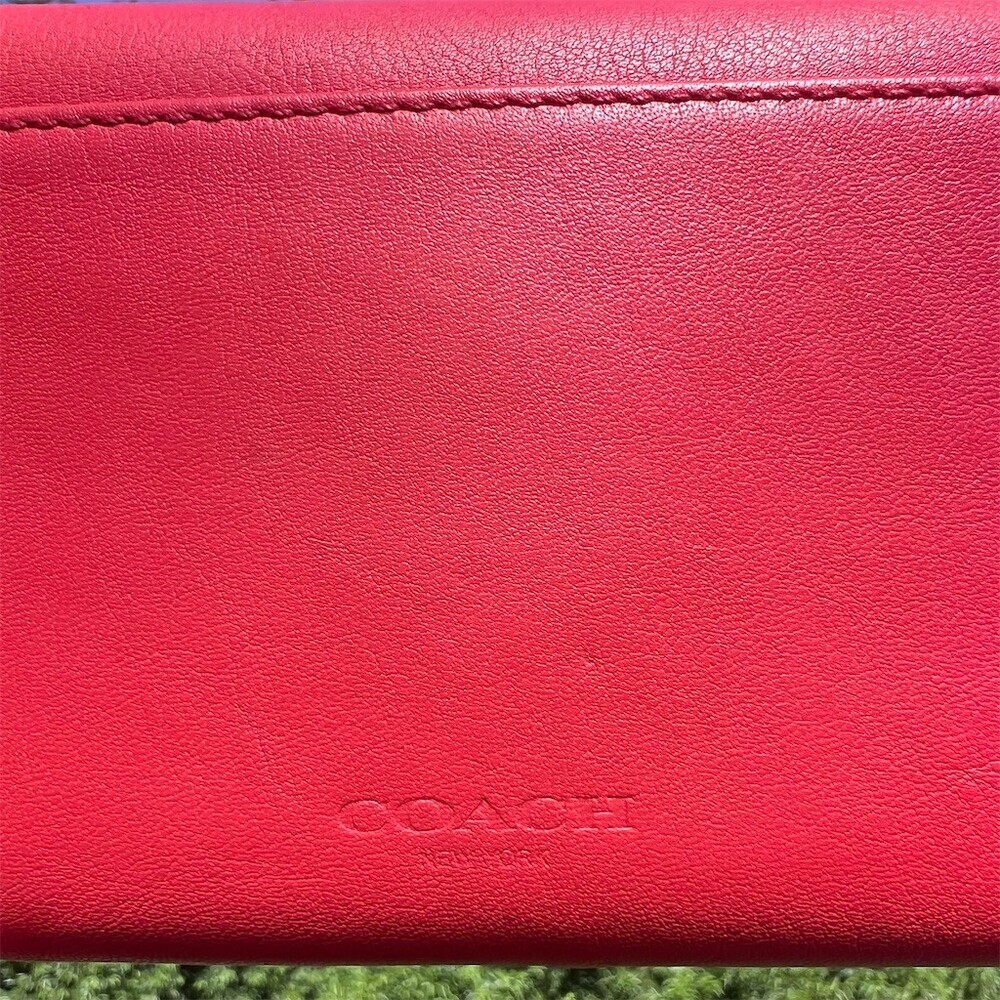 VINTAGE COACH Smooth Leather Y2K Red Turn-Lock Wallet with Silver Hardware - Picture 13 of 13